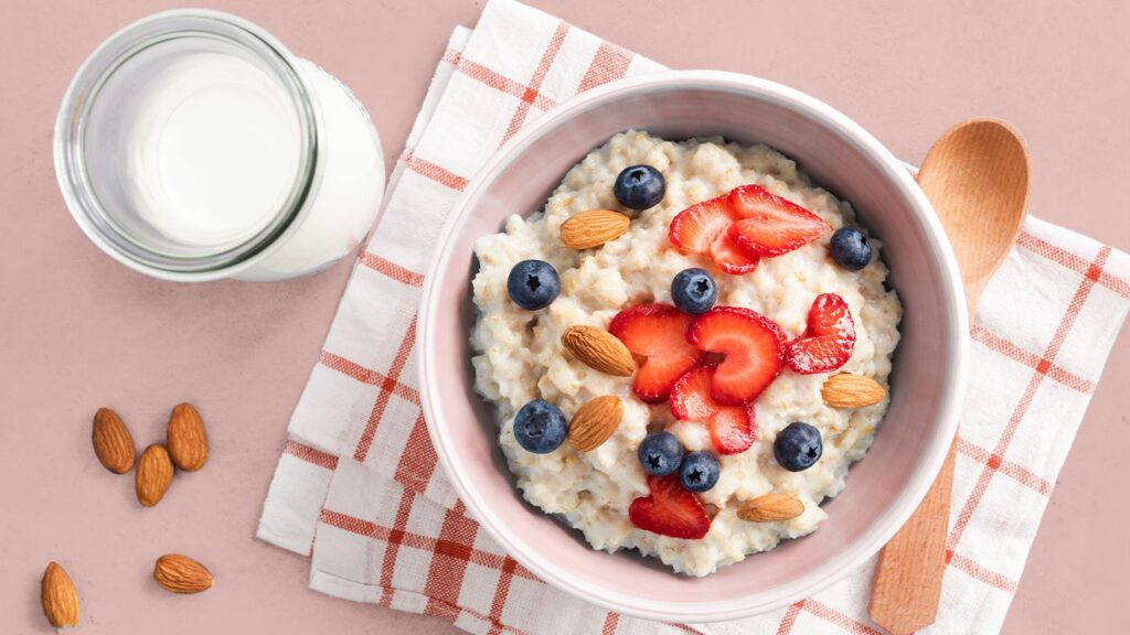 Easy Ways to Gain Weight by Eating Oatmeal and Drinking Milk