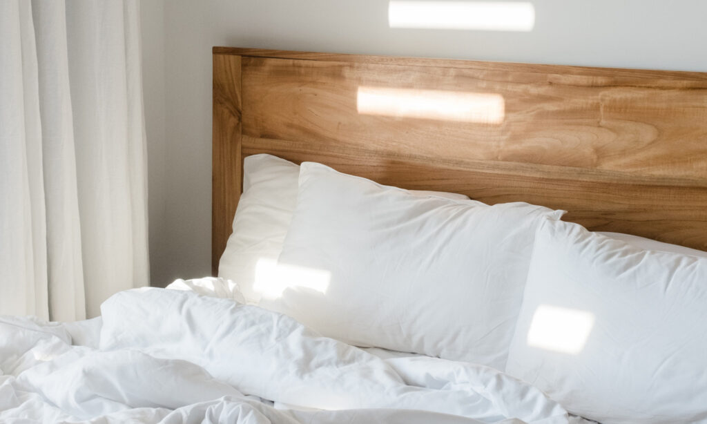 How Your Bedtime Affects Your Brain, Mood, & Mindfulness How Your Bedtime Affects Your Brain, Mood, & Mindfulness