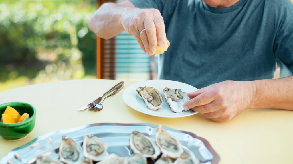 What to Know When Eating This Shellfish The Potential Side Effects of Eating Oysters